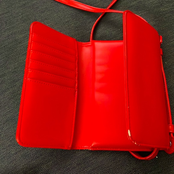 THE PERFECT RED CLUTCH//$5 OR FREE W/$50 PURCHASE - Picture 4 of 8